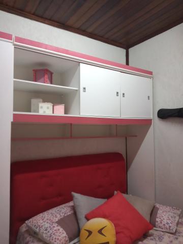 Armário branco com detalhes rosa - Foto 3