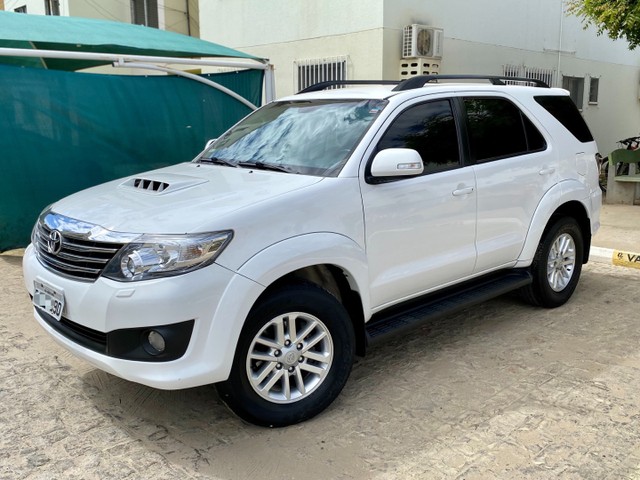 HILUX SW4 SRV 2015 4X4 DIESEL 7 LUGARES