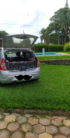 VENDO SANDERO 2011 COMPLETO COM 68MIL RODADOS