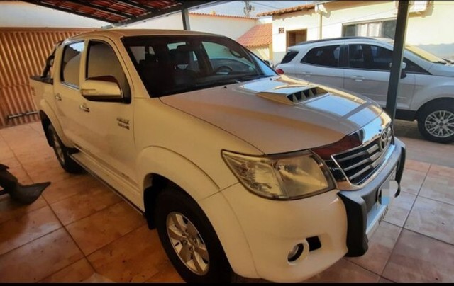 TOYOTA HILUX 2015