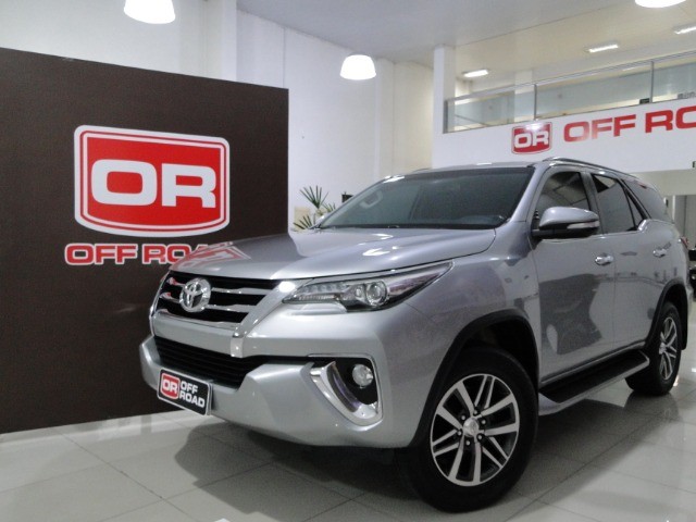 TOYOTA HILUX SW4 SRX 4X4 2.8 TDI 16V DIES. AUT.