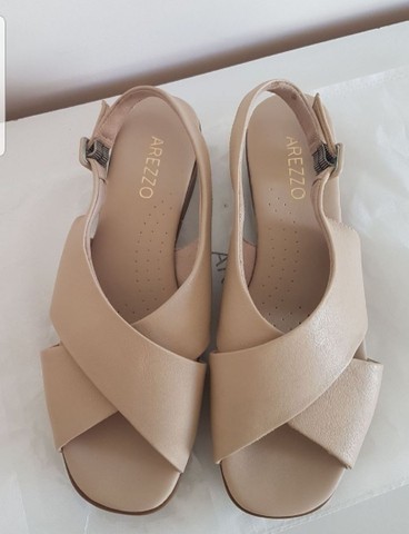 Sandália Snake Soft Anabela Tiras Preta Arezzo - Compre na Sapatos \u0026 Cia