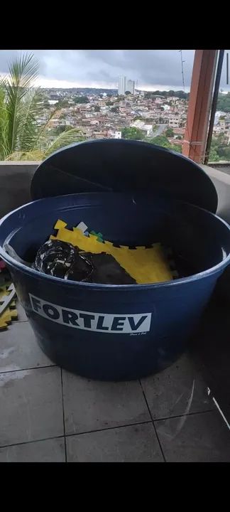 Cubo de água grande para venda!