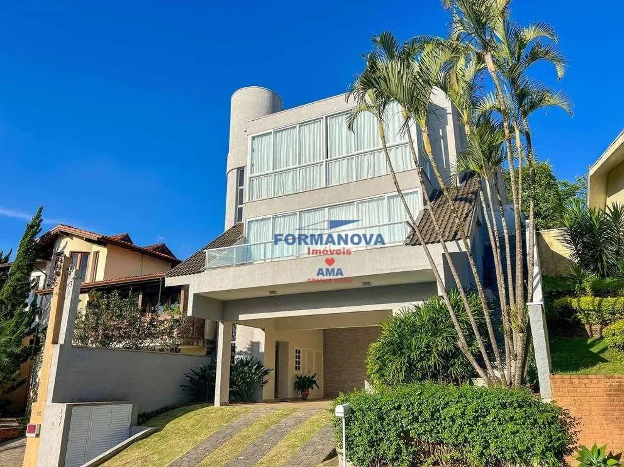 São Paulo II - Casa com Elevador à venda em um dos melhores condomínios da Granja Viana
