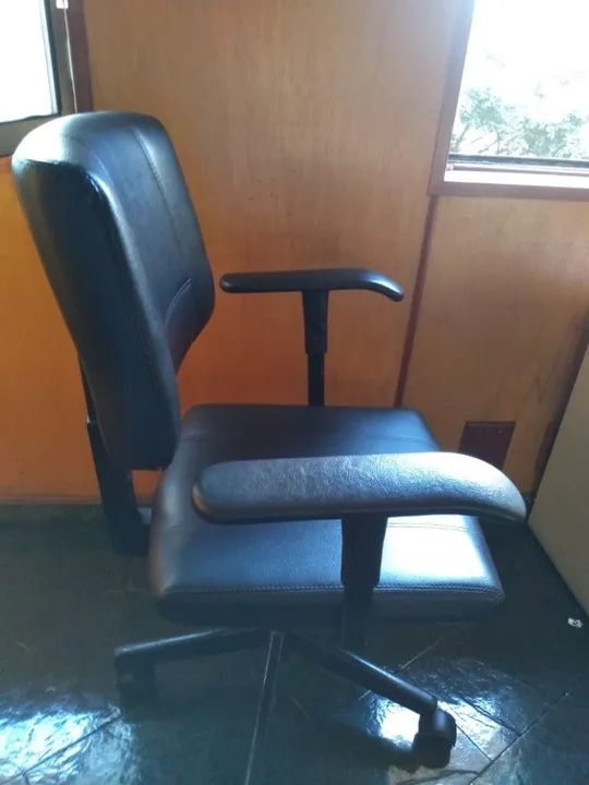 Cadeira Couro Ecológico Giroflex - Foto 2