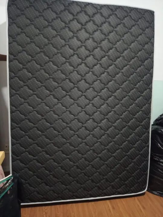 Colchão Ortobom , muito novo e, uma cabeceira muito nova 