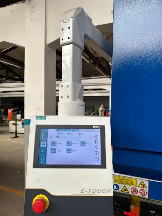 Prensa Viradeira Hidraulica Calvi 125T/3200 CNC (NOVA) - Foto 6