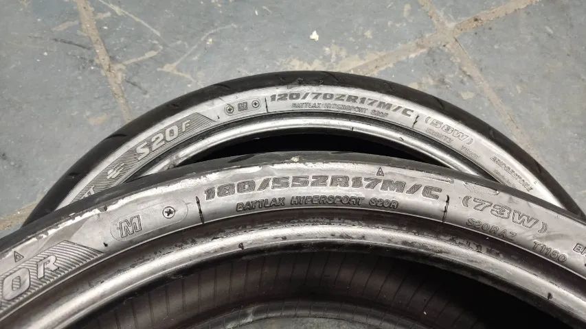 Par pneu usado Bridgestone Hyper Sport S20 120/70-17 e 180/55-17 - Foto 4