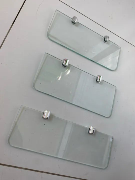 três prateleiras com suporte - ler descrição  - Foto 2