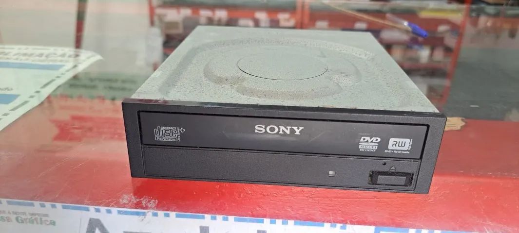 Gravador e leitor de CD / DVD