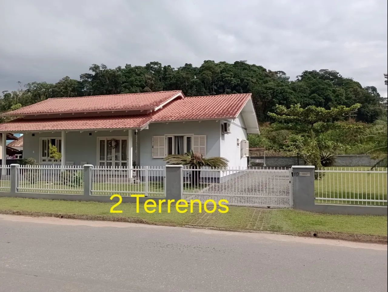 Linda Casa com 2 terrenos em Dom Joaquim, Brusque 