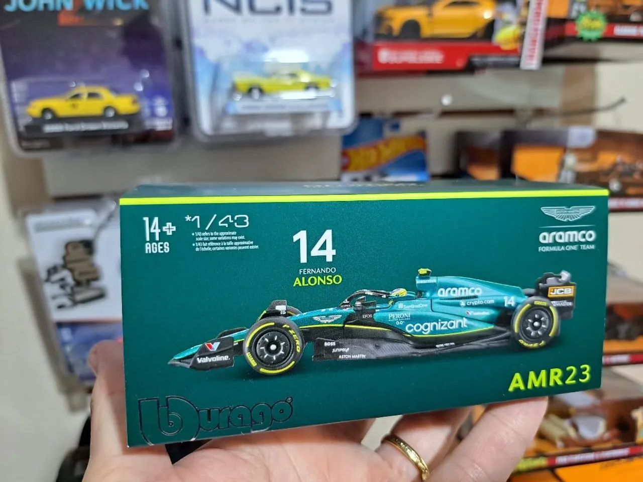 1:43 F1 2023 Aston Martin AMR23 #14 Com Piloto Fernando Alonso Metal Burago Novo Lacrado - Foto 3