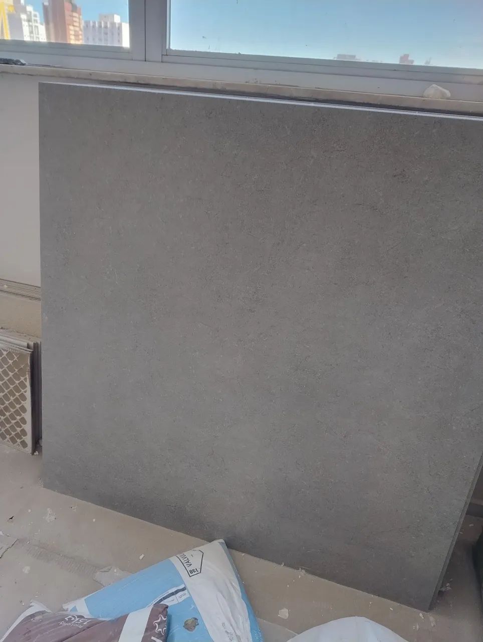 Porcelanato retificado AC Cinza grafite 100x100- Novo