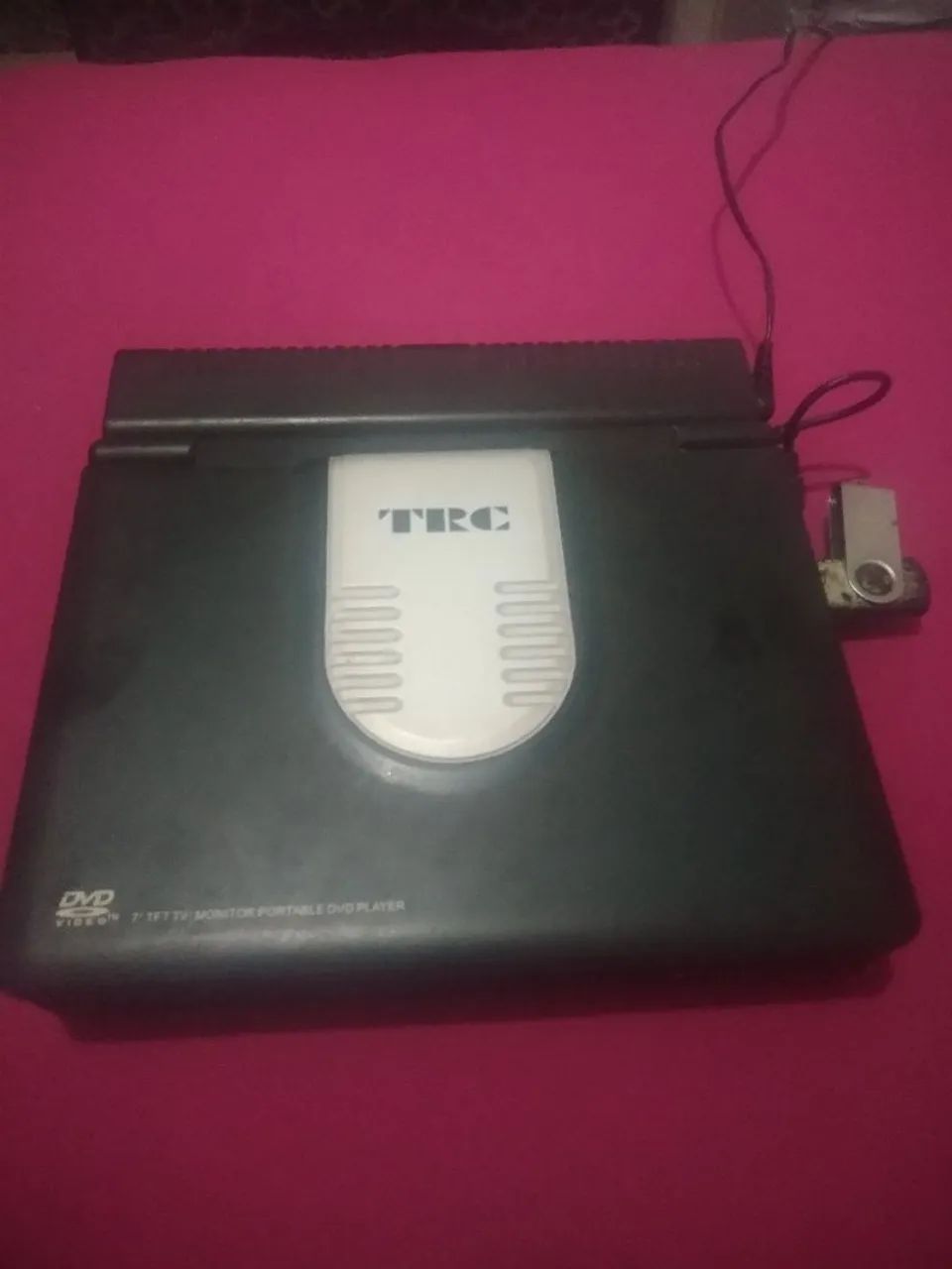 DVD portátil sete polegadas com tv analógica.