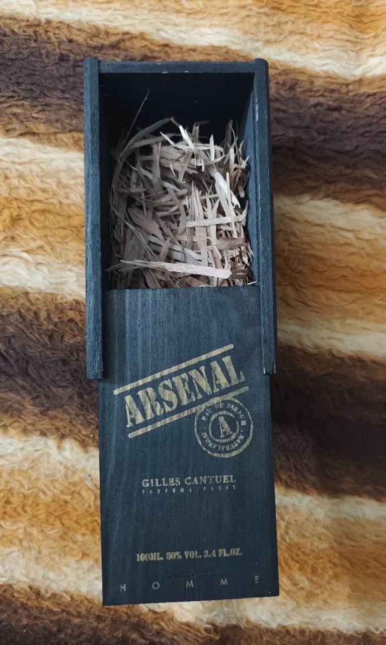 Caixa de madeira do perfume Arsenal  - Foto 2