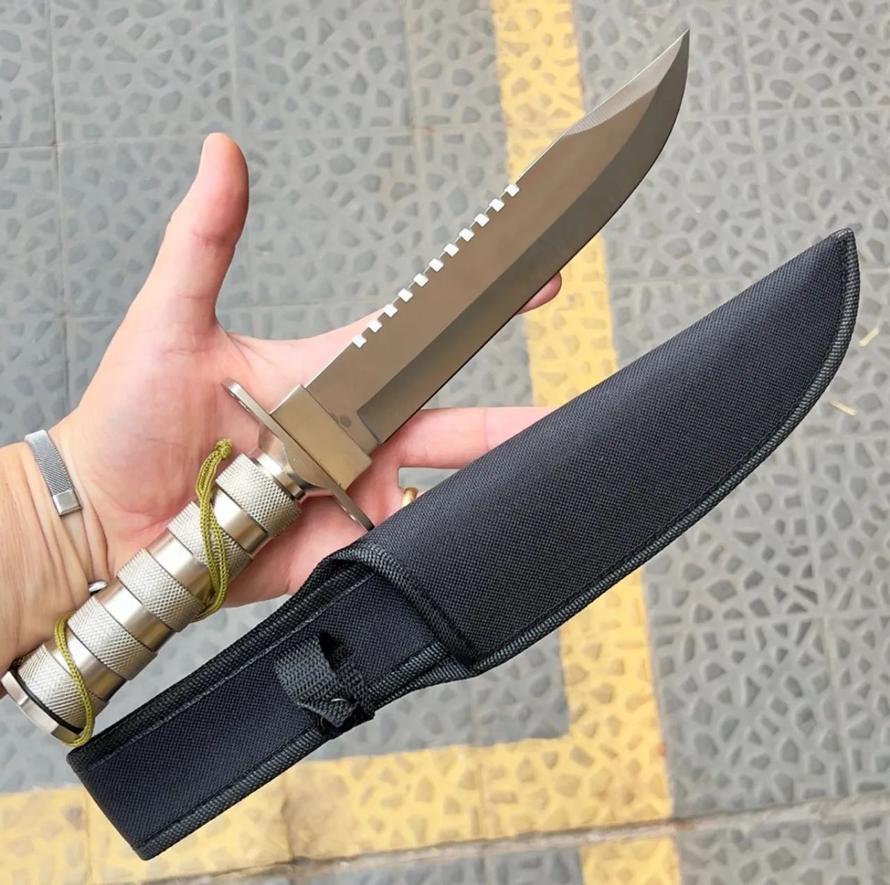 Faca Tática de Sobrevivência - Aço Inoxidável