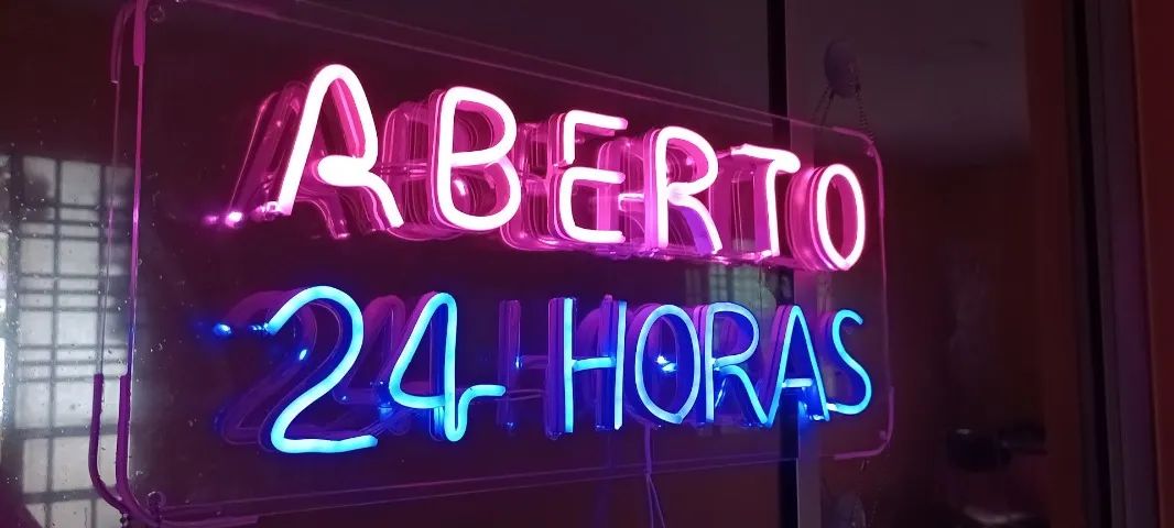 Painel aberto 24 Horas em led neon