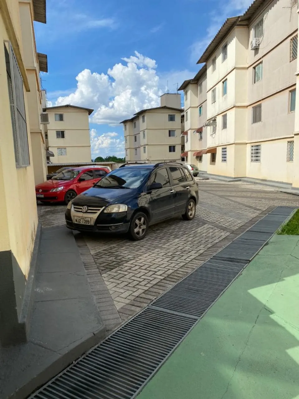 Apartamento de 02 quartos no condomínio Martim Quintanilha 3B. (Térreo)