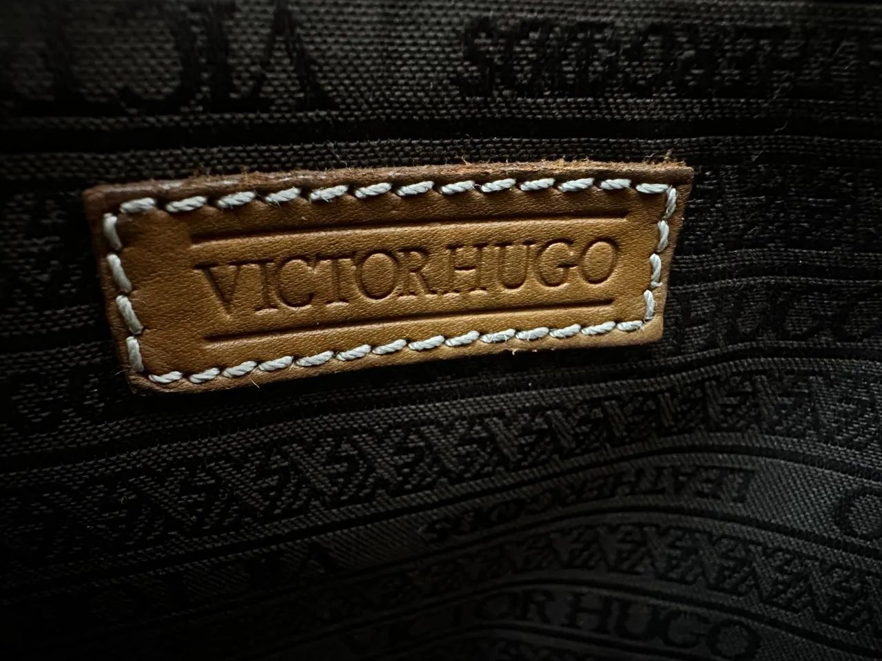 Bolsa Victor Hugo - Modelo Mochila em couro - Foto 3