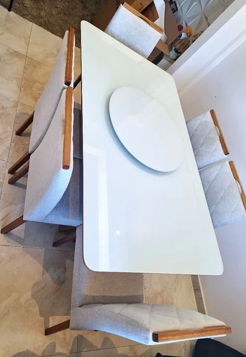 Mesa de 6 cadeiras seminova