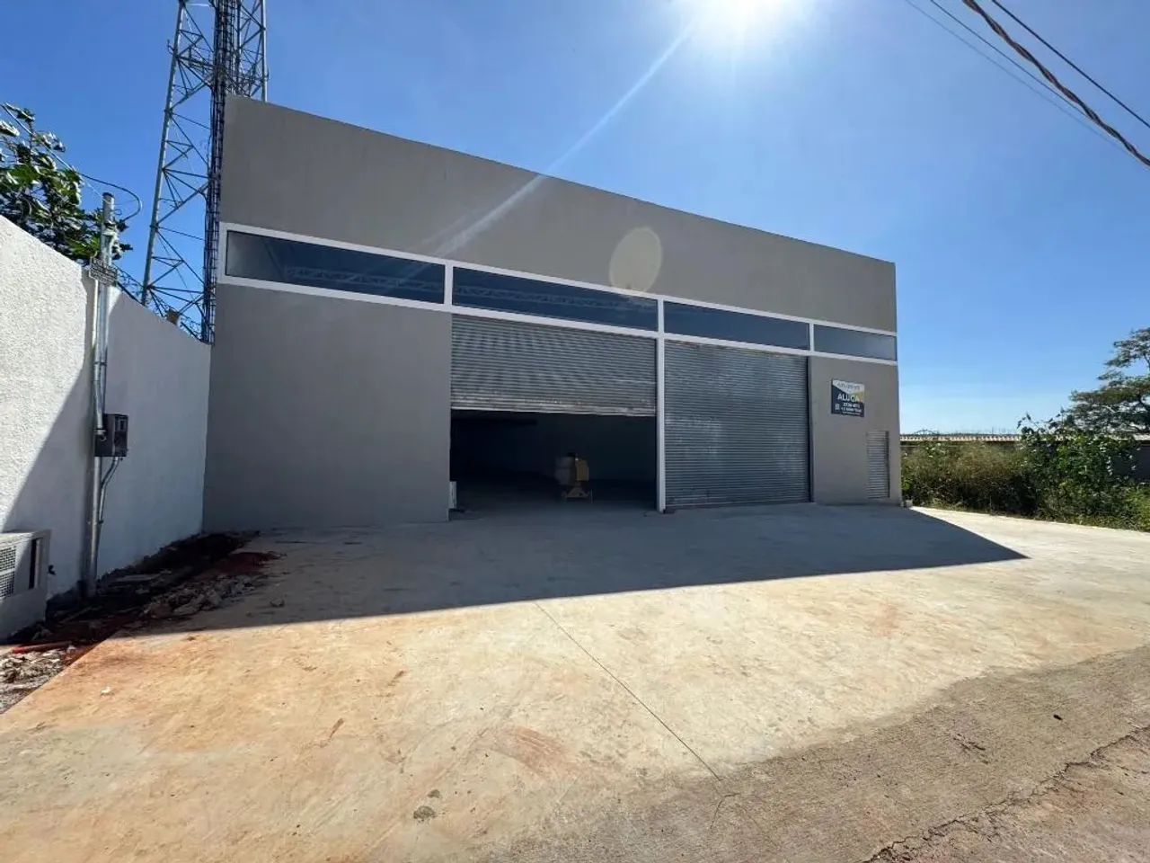 Galpão Comercial de 397 m² para alugar por R$ 18.000/mensais no Residencial Recanto dos Bu