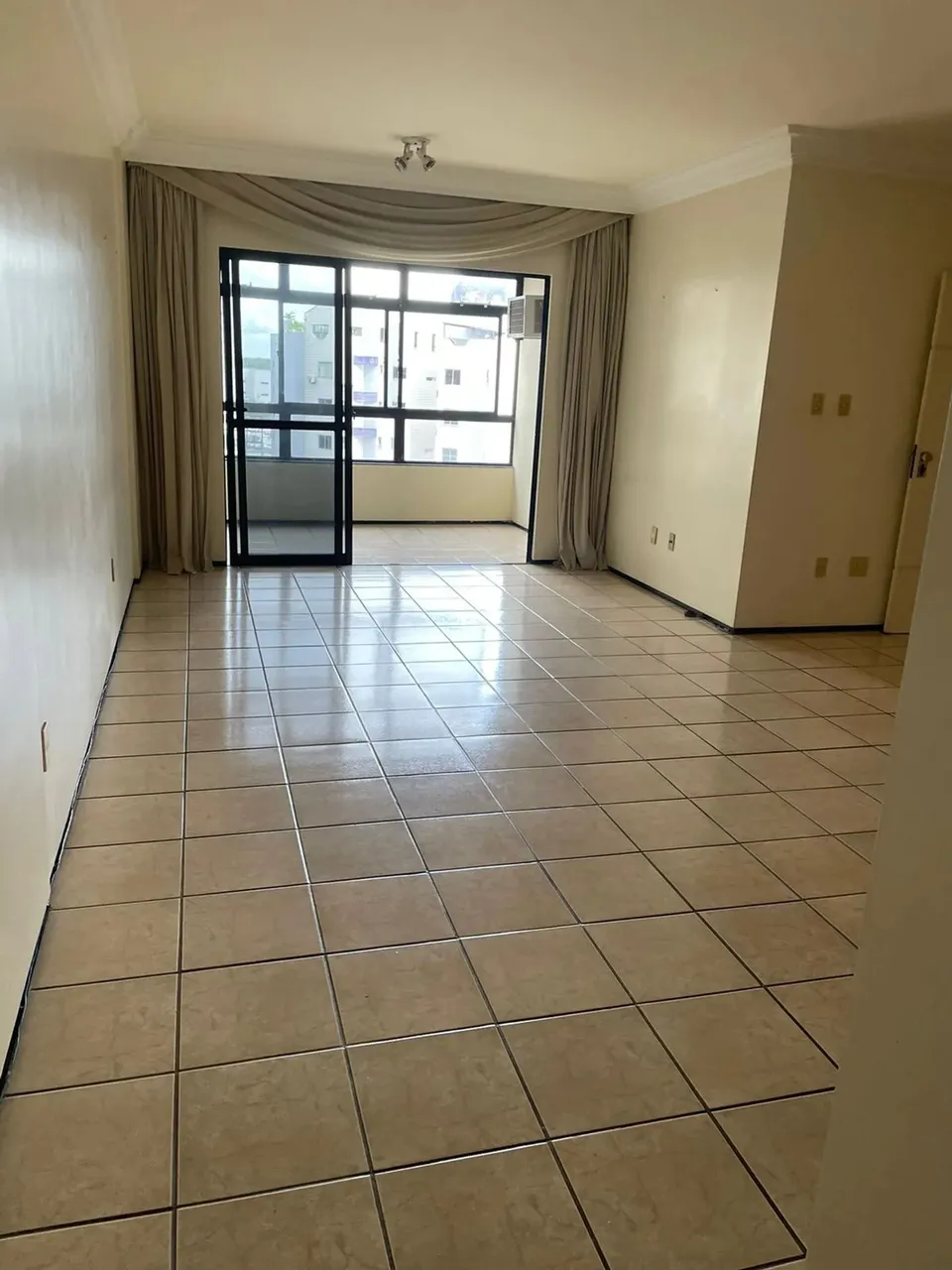 VENDO Apartamento Renascença. cond. Royal