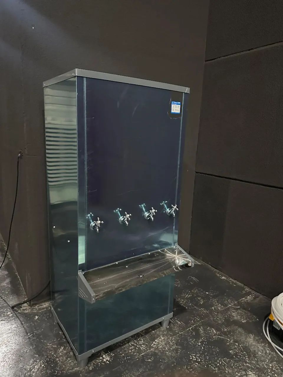 Bebedouro Industrial 200 Litros com 4 Torneiras