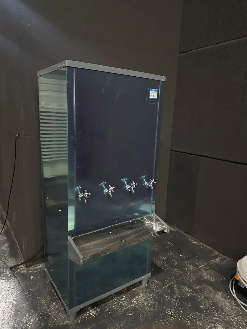 Bebedouro Industrial 200 Litros com 4 Torneiras