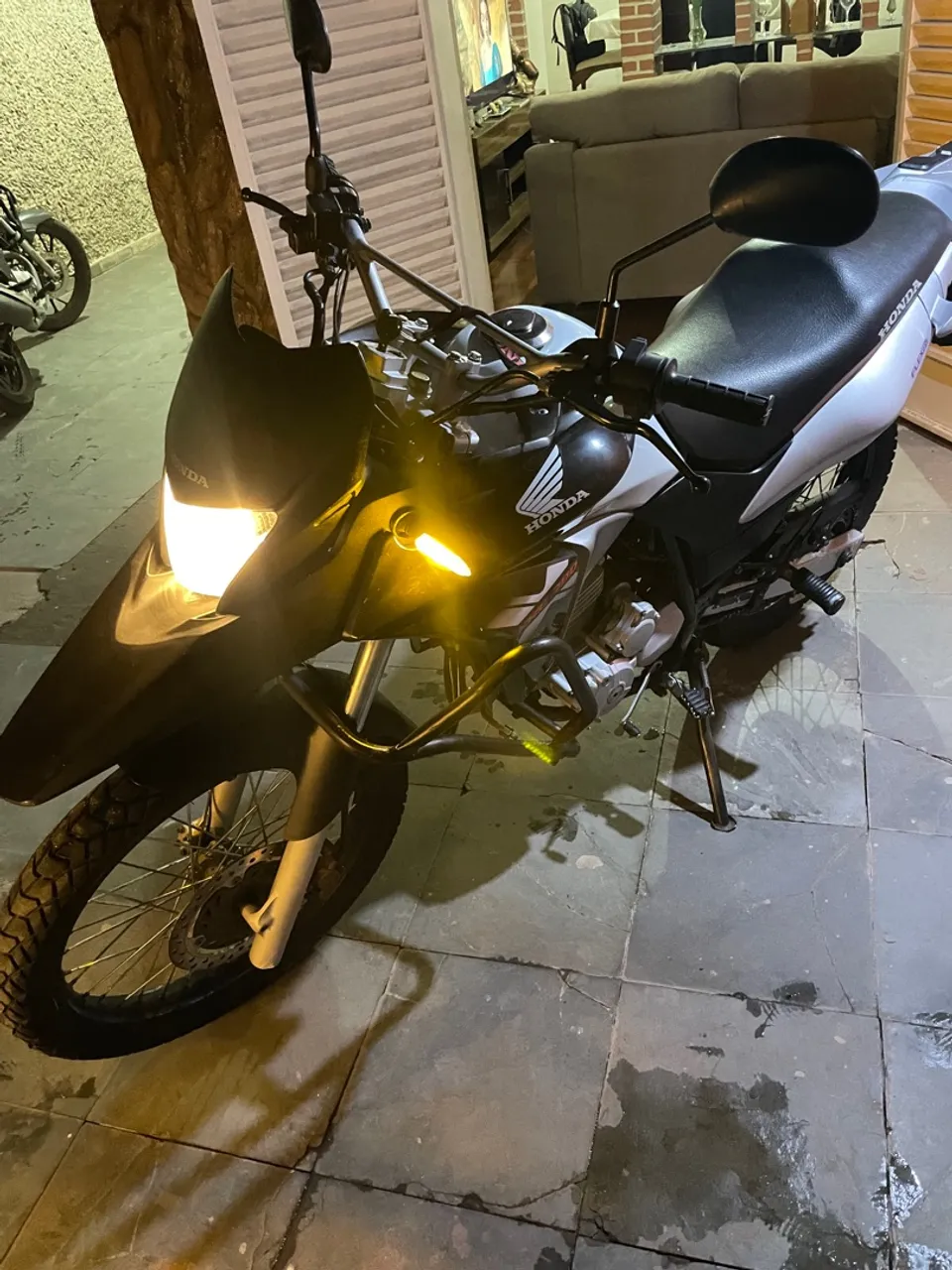 Honda XRE chamar só quem realmente se interessa. Revisão em dia!