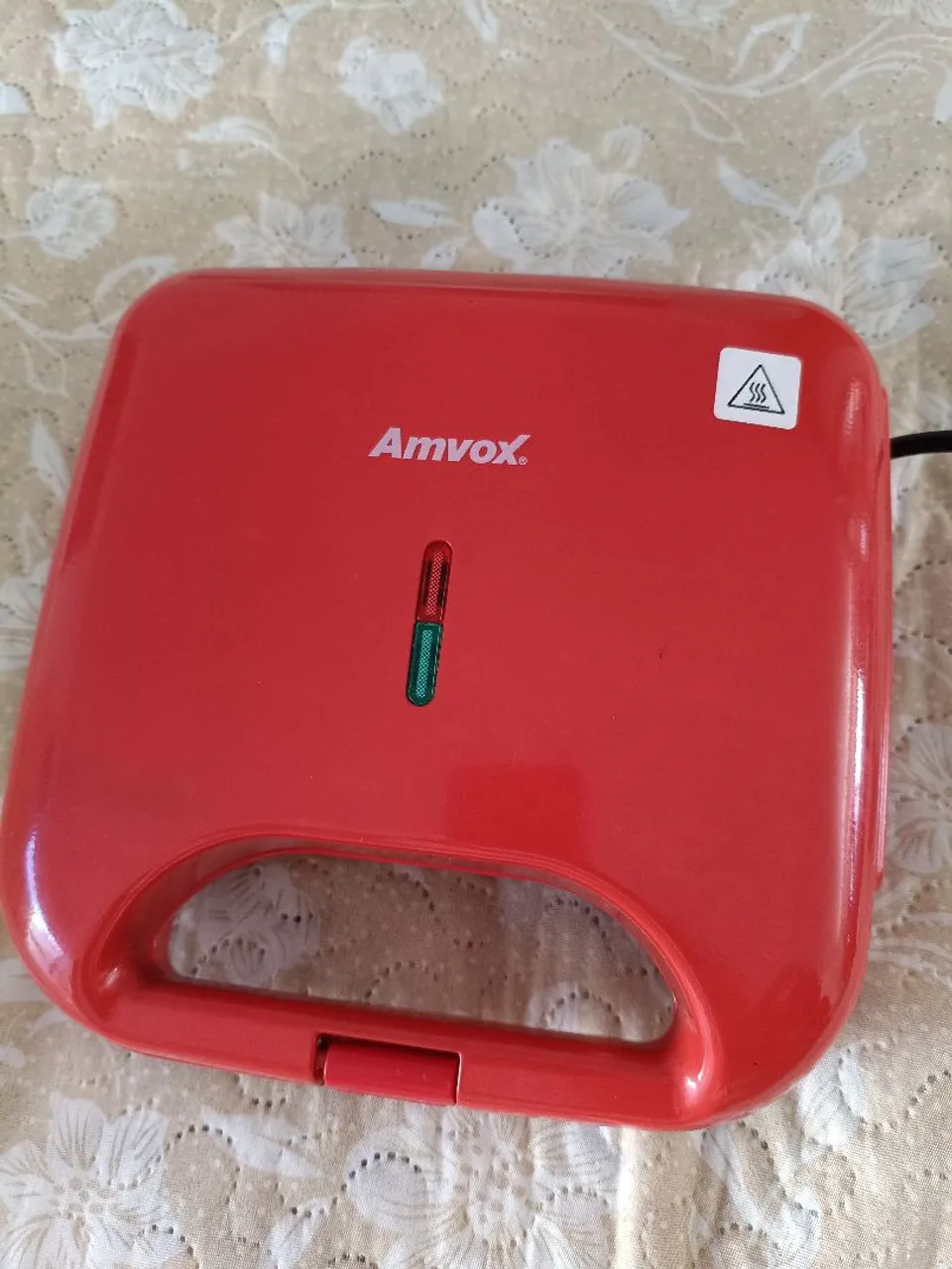Sanduicheira Amvox Vermelha - Prática e Rápida!