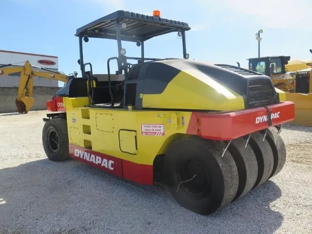 Rolo Compactador Dynapac CP274 9 pneus 2010 - Foto 2