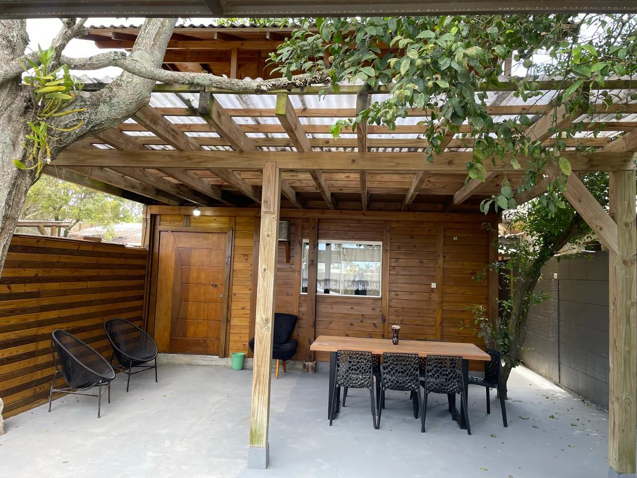  Casa e lofts com Piscina a 450 metros da praia do Campeche em Florianópolis...