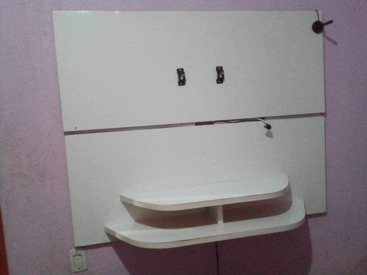 Painel de TV com prateleiras e suporte - Foto 4