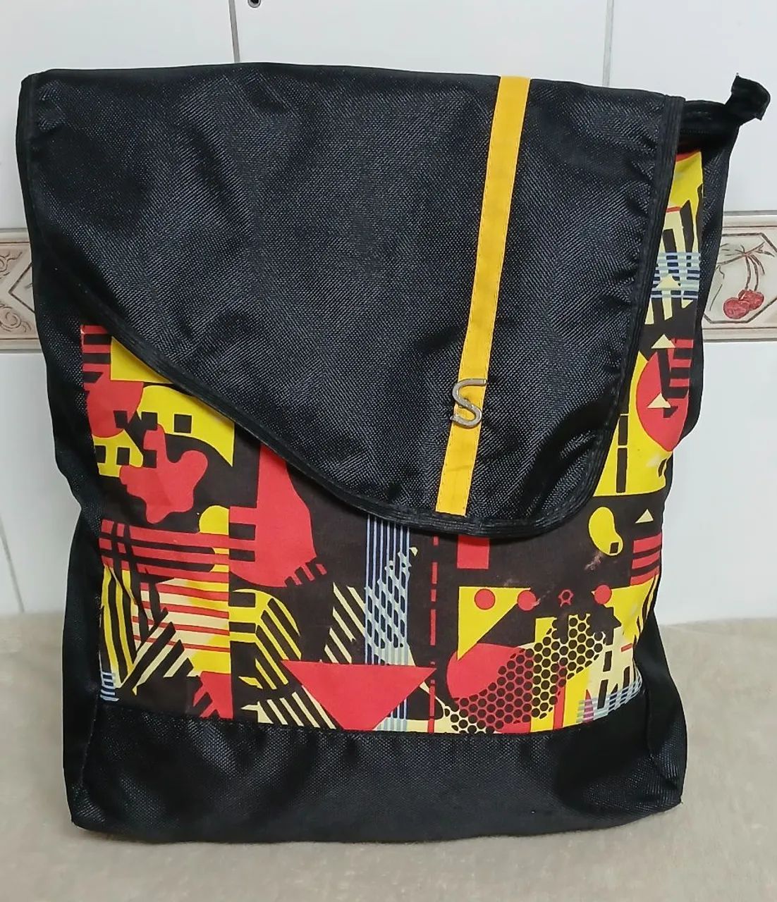Bolsa e Mochila Térmica Sadia Preta Edição Abstrata<br>