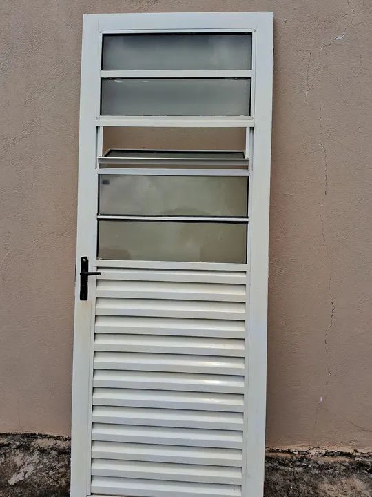 Porta de aço basculante