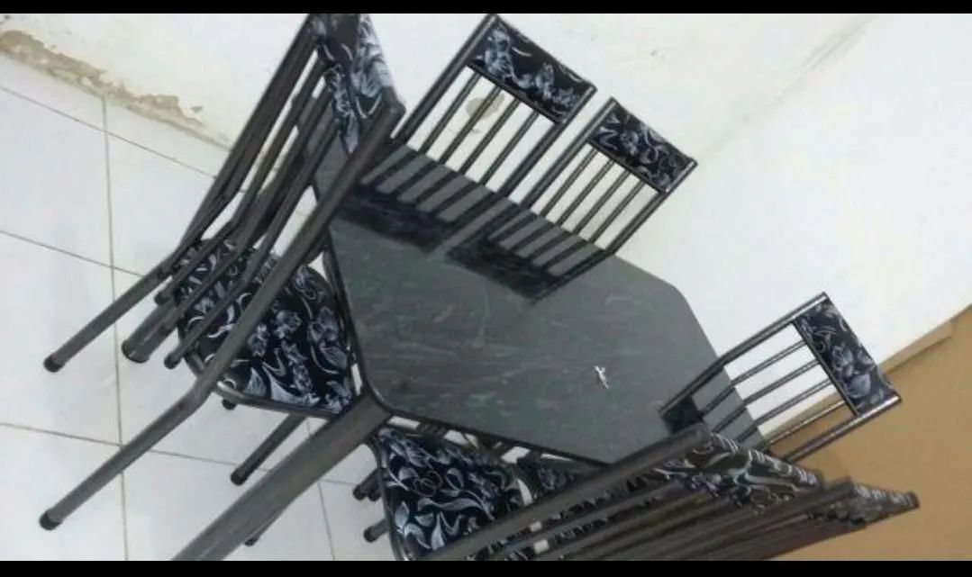 Mesa de Jantar tubular com 6 Cadeiras - Foto 2