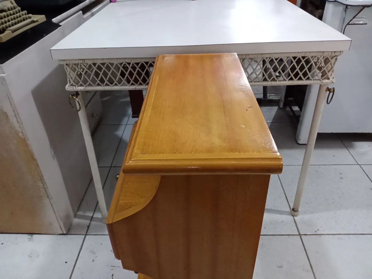 Mesa de Cabeceira /criado mudo  com 2 Gavetas em Madeira  - Foto 3