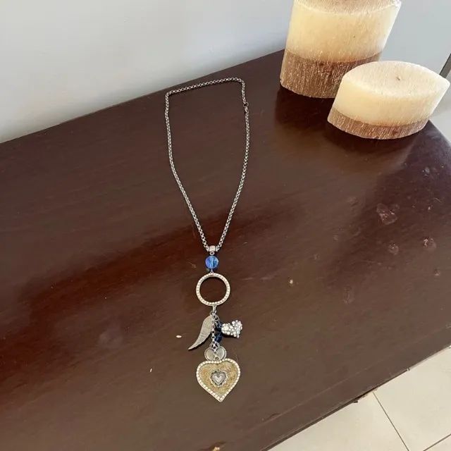 colar com pingentes de coração