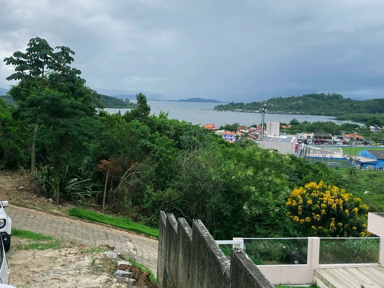 Terreno vista mar de 550 mil por 395 mil só. Ribeirão da Ilha