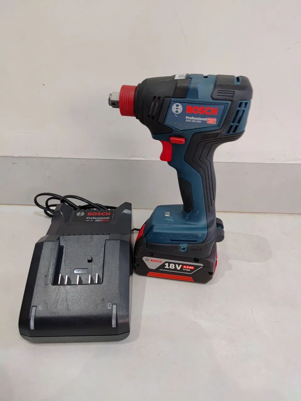 Chave  de Impacto Bosch  18V  gdx200 