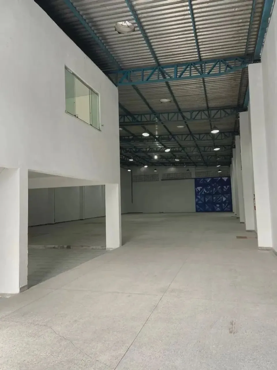 Aluga-se 700 M2 Distrito Industrial!