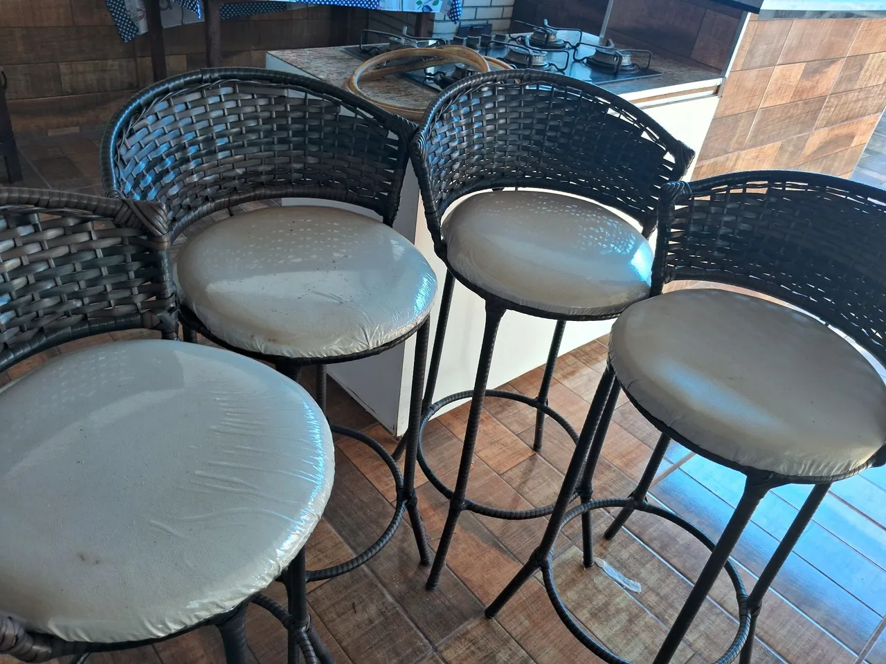 Conjunto de 4 Banquetas Modernas para Balcão