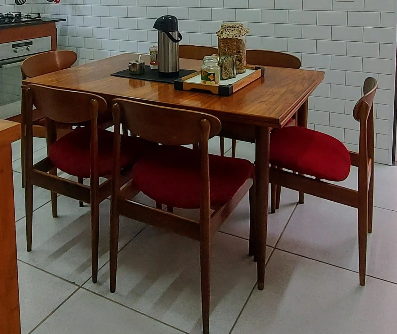 Mesa de Jantar. Design Parker Spadeback 107
