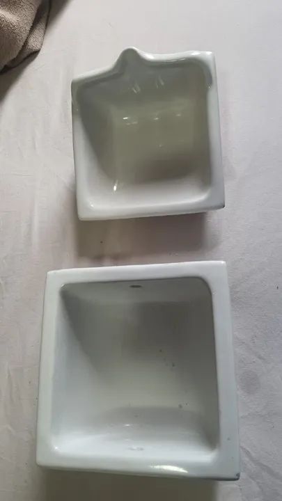 Porta papel higiênico e Saboneteira de embutir em louça branco  - Foto 5