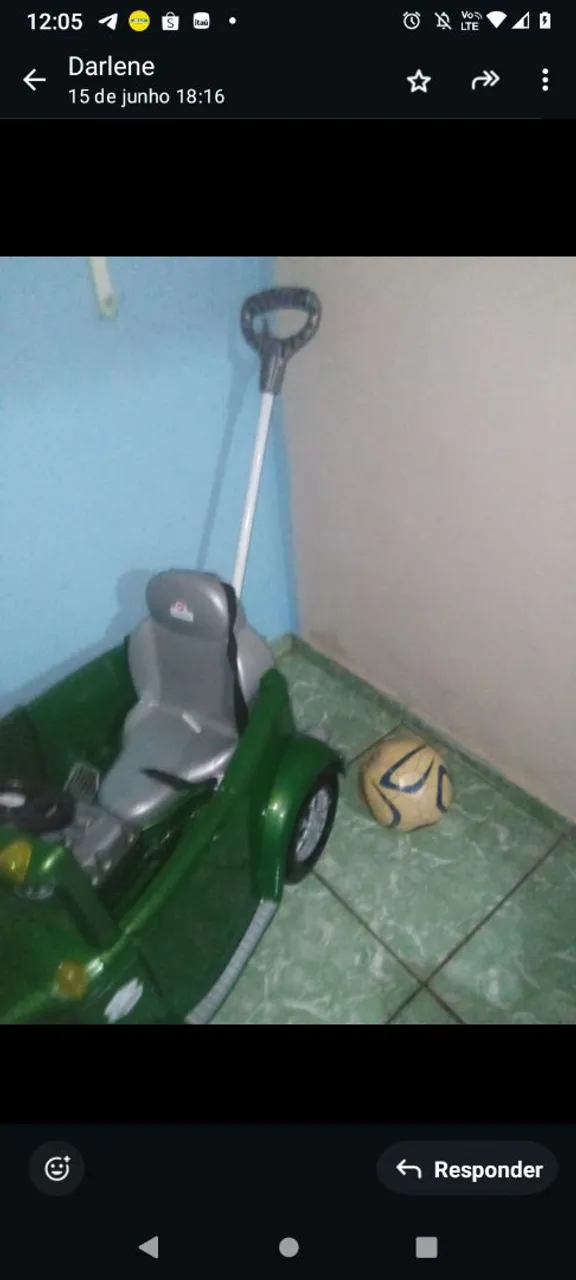 Carrinho Infantil Verde com Empurrador