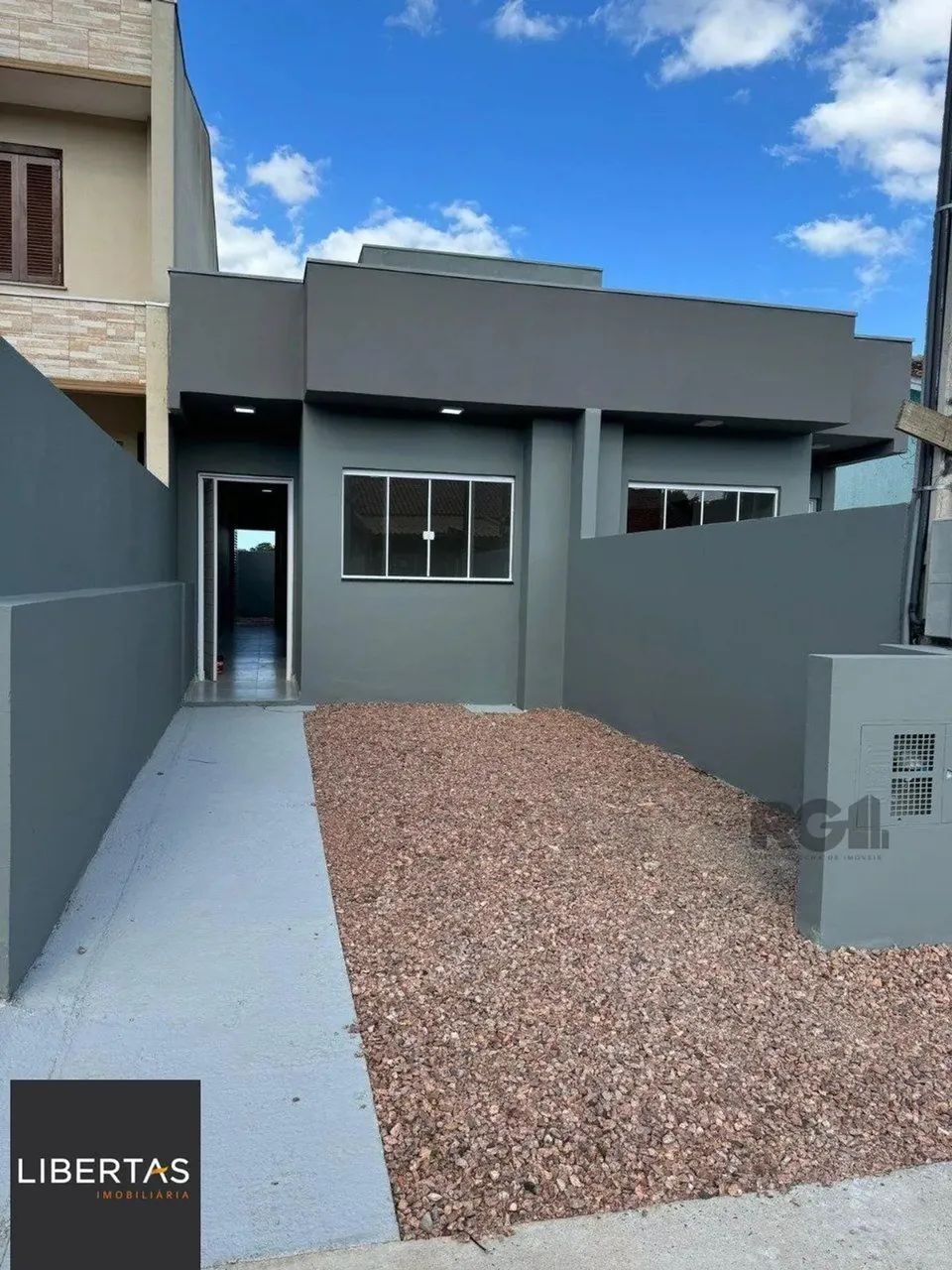Casa geminada, 2 quartos a venda no Bairro Olaria Canoas.