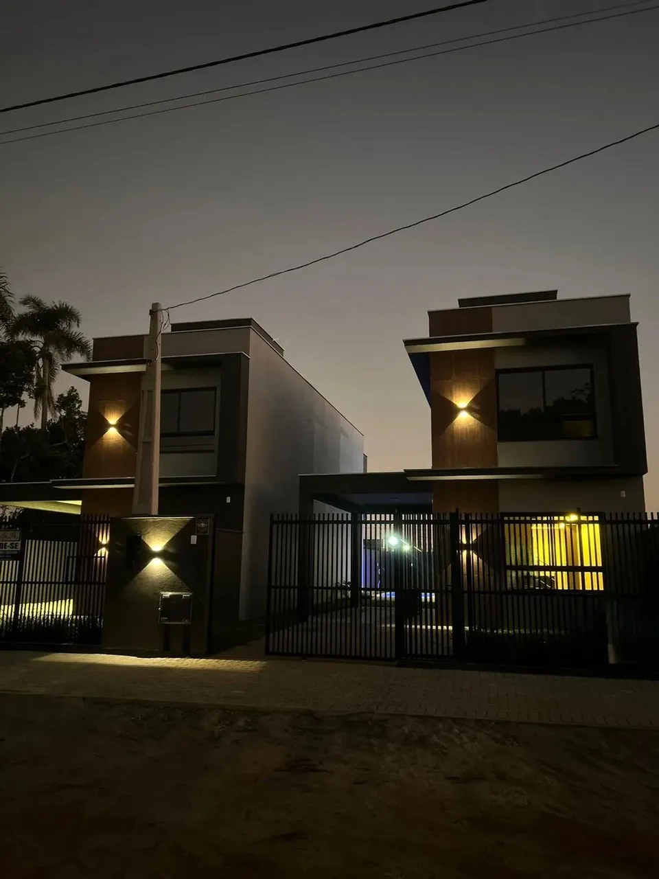 Sobrado para venda possui 130 metros quadrados com 3 quartos