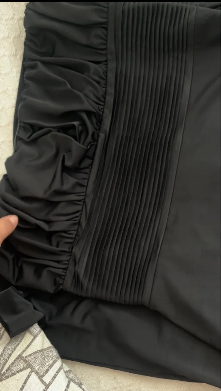 Vestido Preto sem alça.Elegante com Detalhes