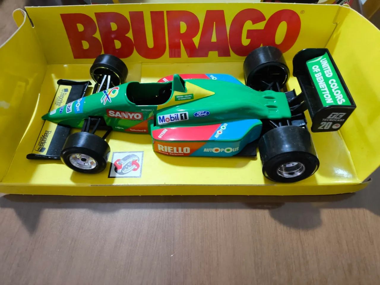 Miniatura Benetton Ford F1 - Burago 1:24 - Foto 2