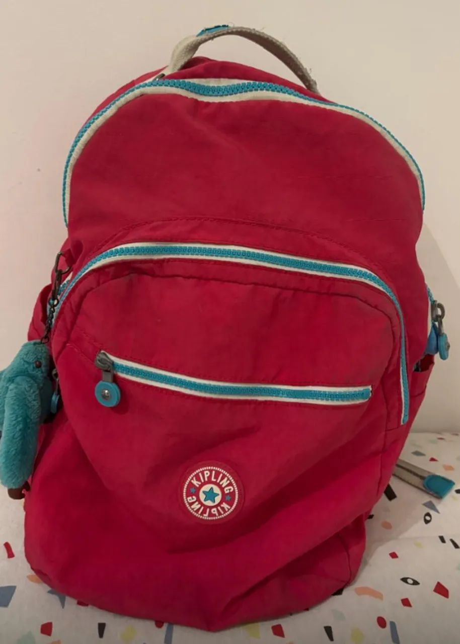 Mochila Kipling Rosa + estojo com Chaveiro Macaco em Excelente Estado